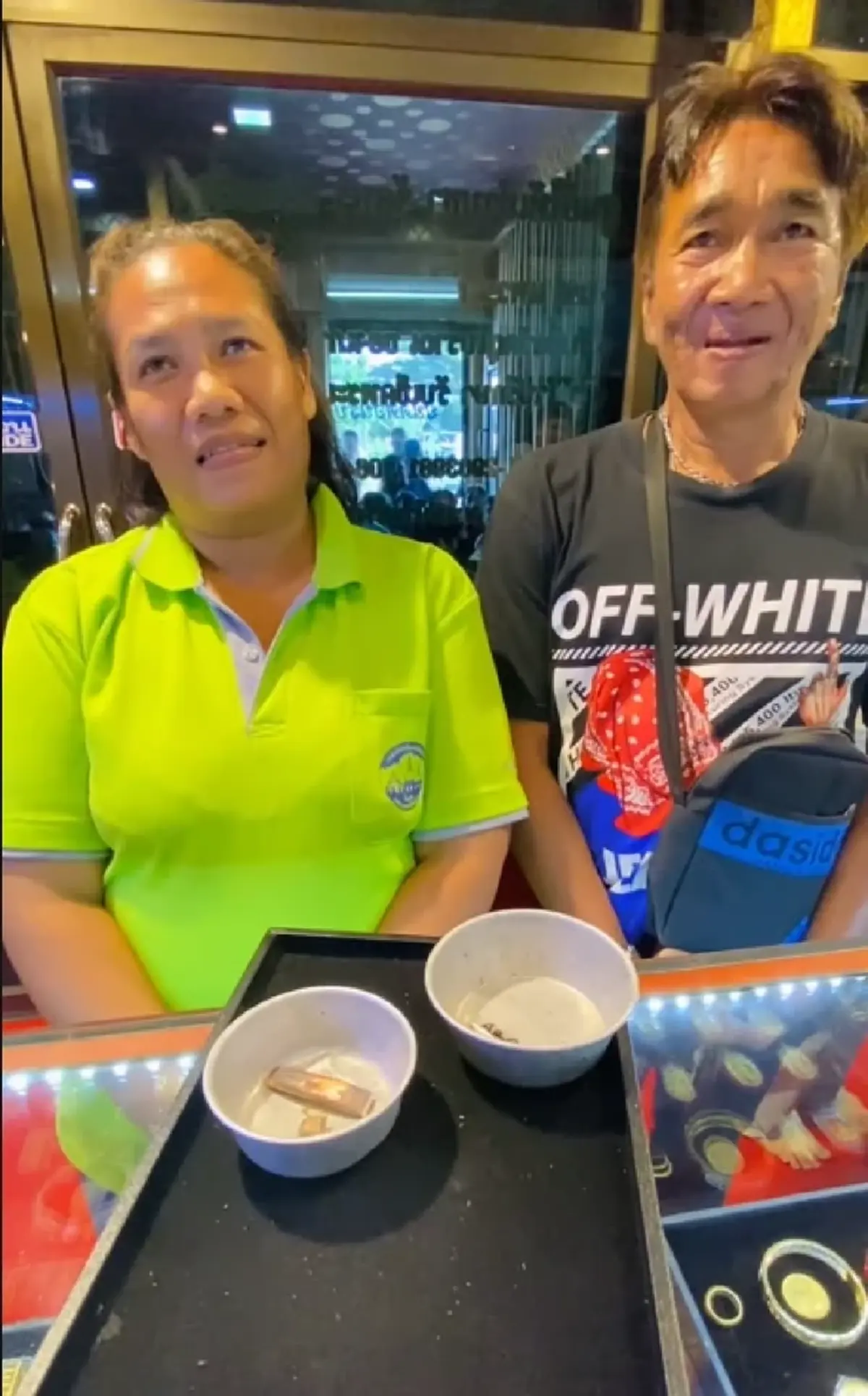 ลูกค้าเก็บทองได้จากกองขยะ เอามาให้ช่างทองหลอม รู้มูลค่าตกใจ