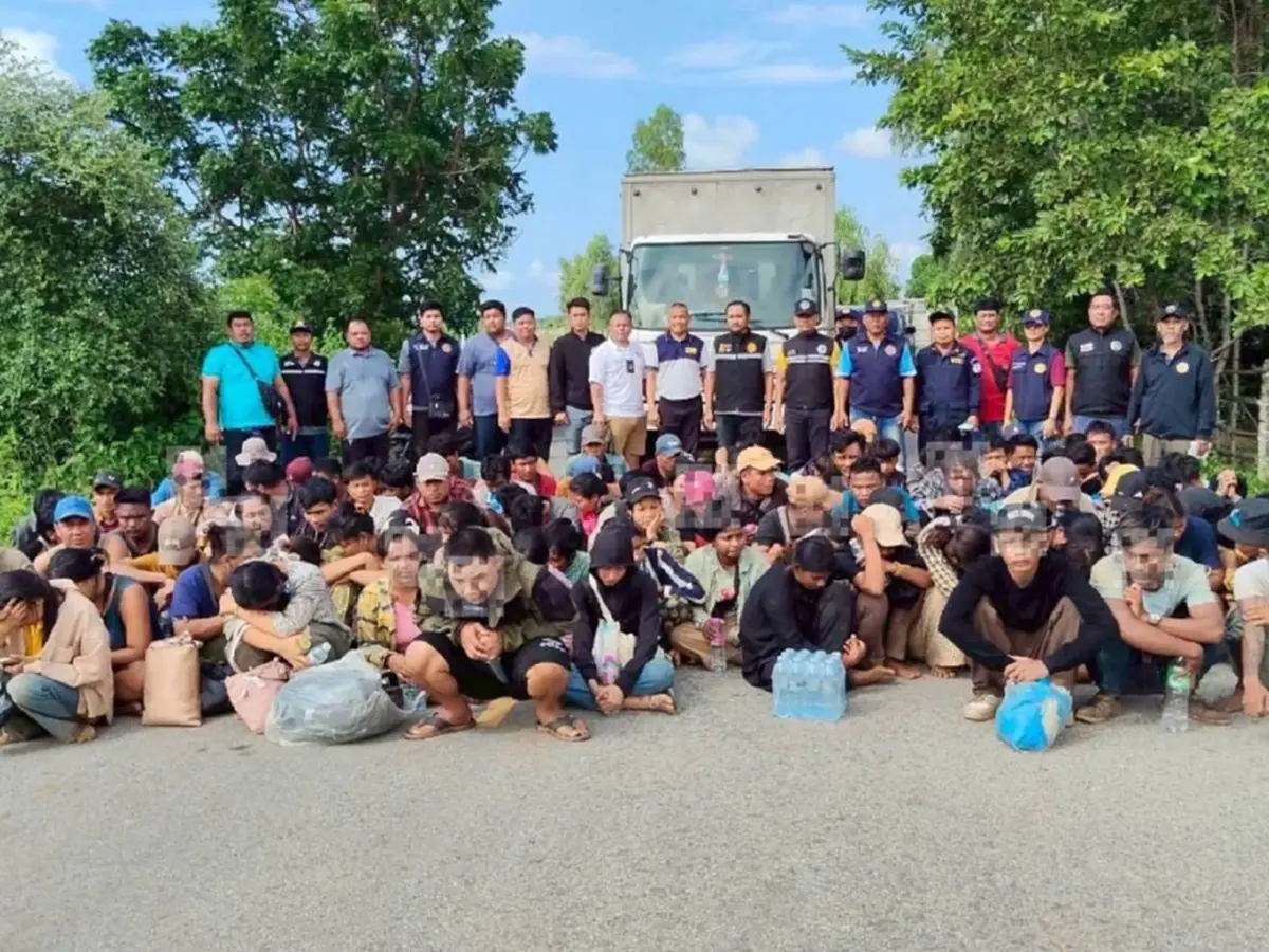 เปิดท้ายรถตะลึง จับ 6ล้อตู้ทึบ ขน"แรงงานเมียนมา"105 คน