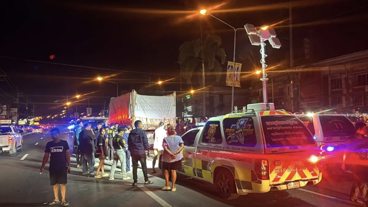 สลดใจ รถบรรทุกพ่วงชน จยย.ออกจากรพ. ลูกดับ แม่รอดหวุดหวิด