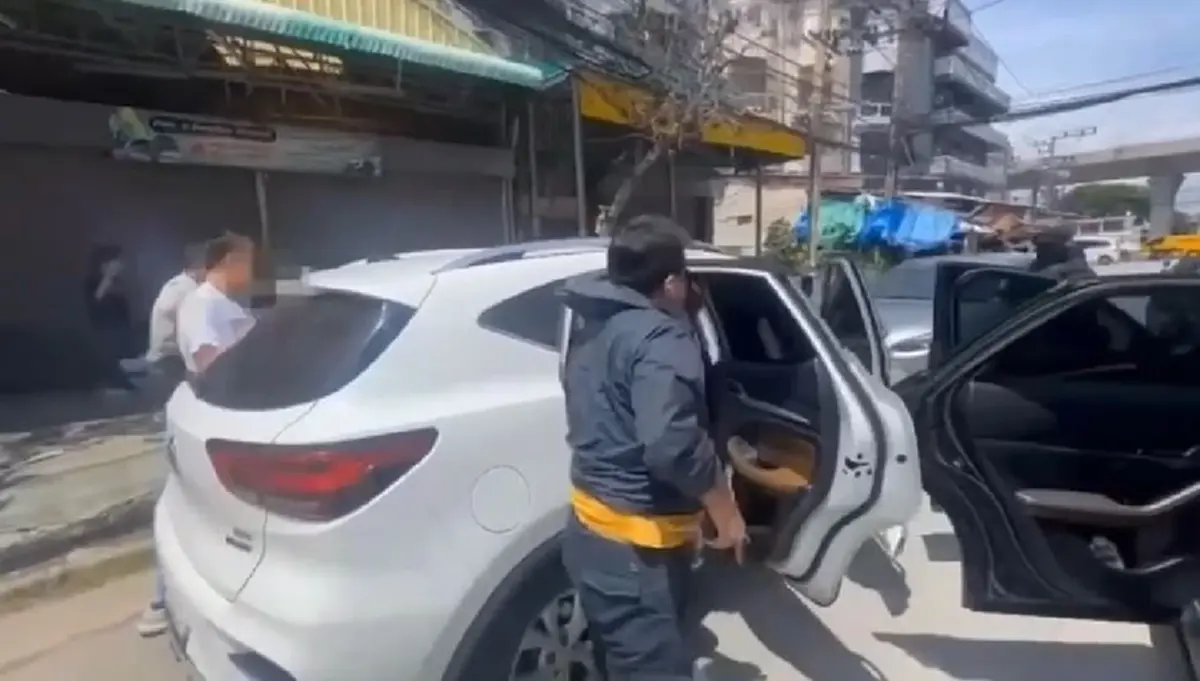 ตำรวจบุกจับ ม้า-คนคุม แก๊งคอลเซ็นเตอร์ ตระเวนกดเงินส่งบอสจีน