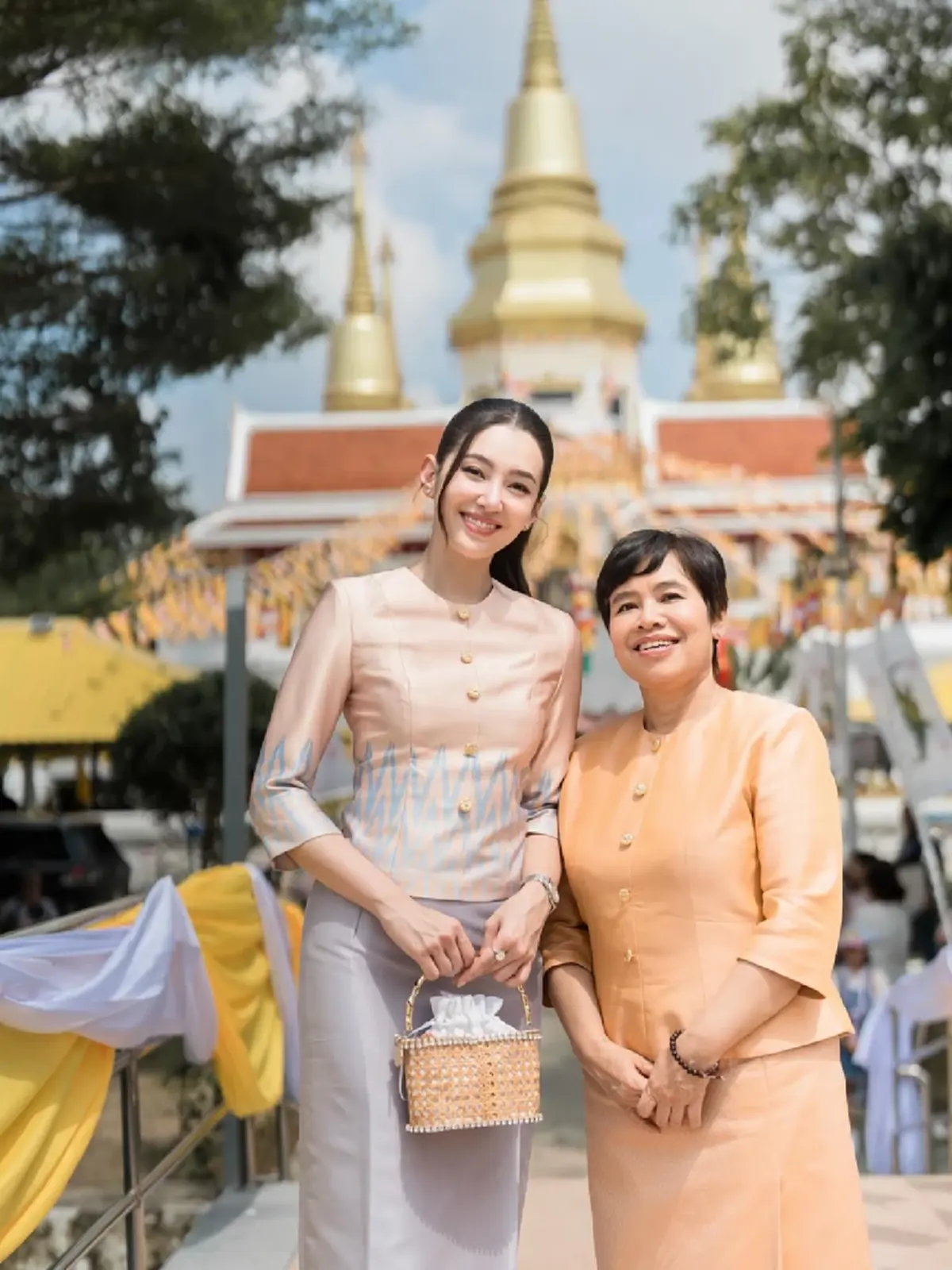 เปิดเลขมงคลยอดกฐิน เบลล่า ราณี ทำบุญใหญ่ เป็นประธานทอดกฐิน