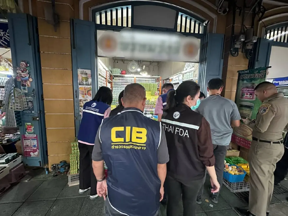 ตำรวจ(CIB) ร่วม อย. ทลายแหล่งกระจายสมุนไพรเถื่อนกลางกรุง