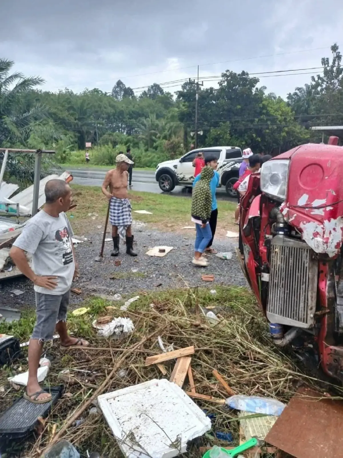ปาฏิหาริย์ รถพังยับแต่คนขับไม่เป็นไร เห็นพระที่ห้อยยกมือสาธุ