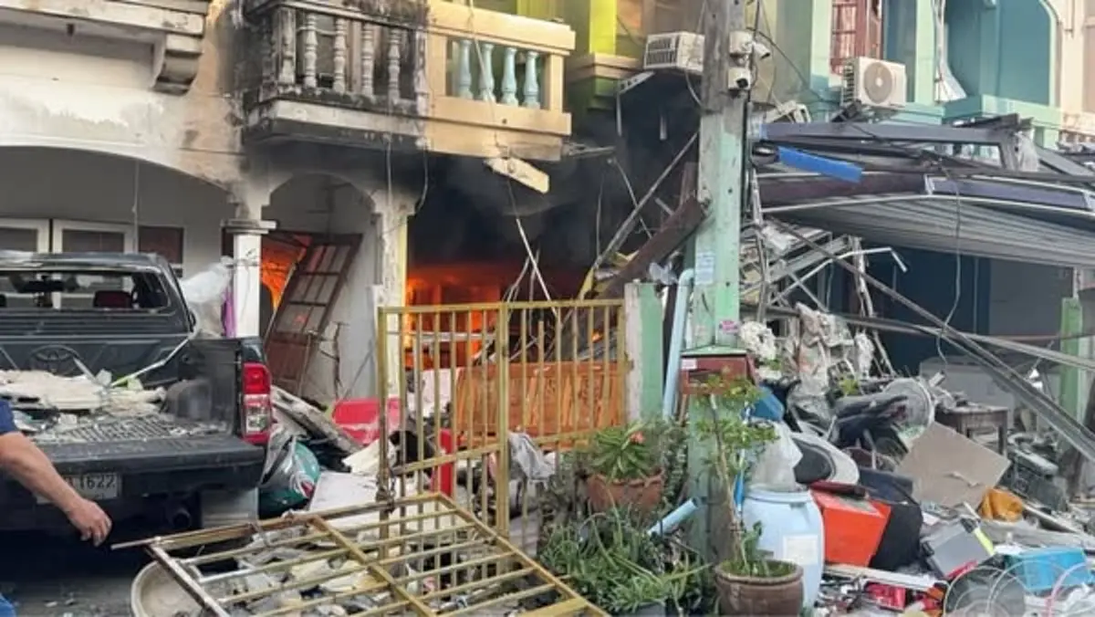 สลดใจ แก๊สระเบิดไฟไหม้บ้าน ดับ 1 ราย บาดเจ็บอีกจำนวนมาก