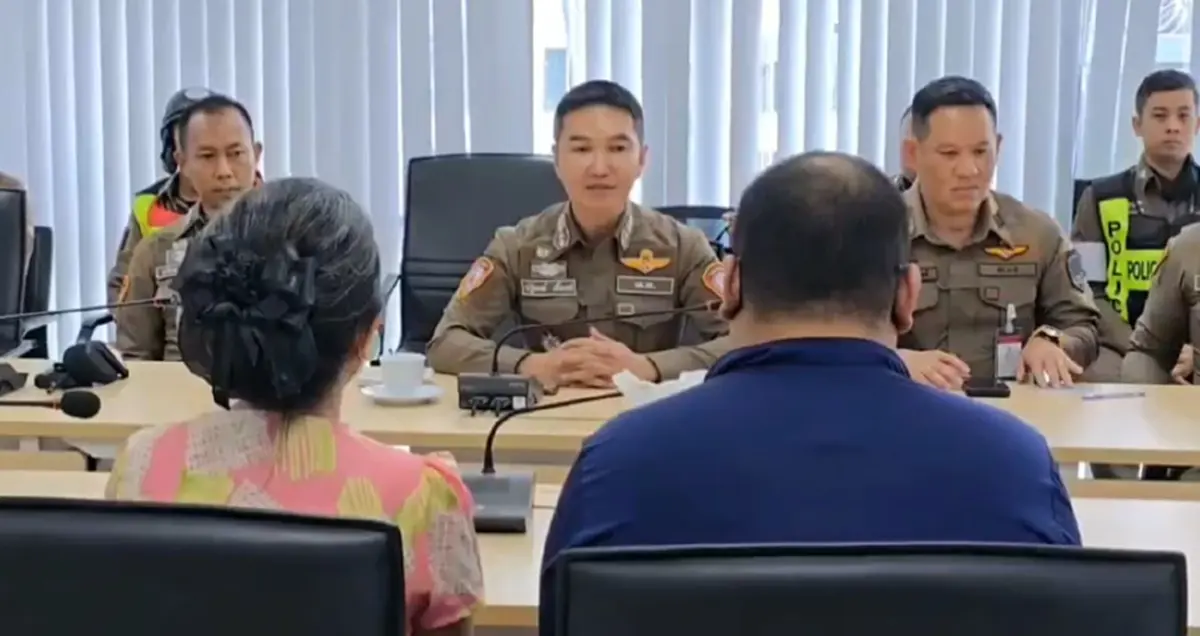 มอบตัวแล้ว หนุ่มถีบกระจกรถ เครียด-สถิติหลุด จบด้วยการไหว้ขอขมา