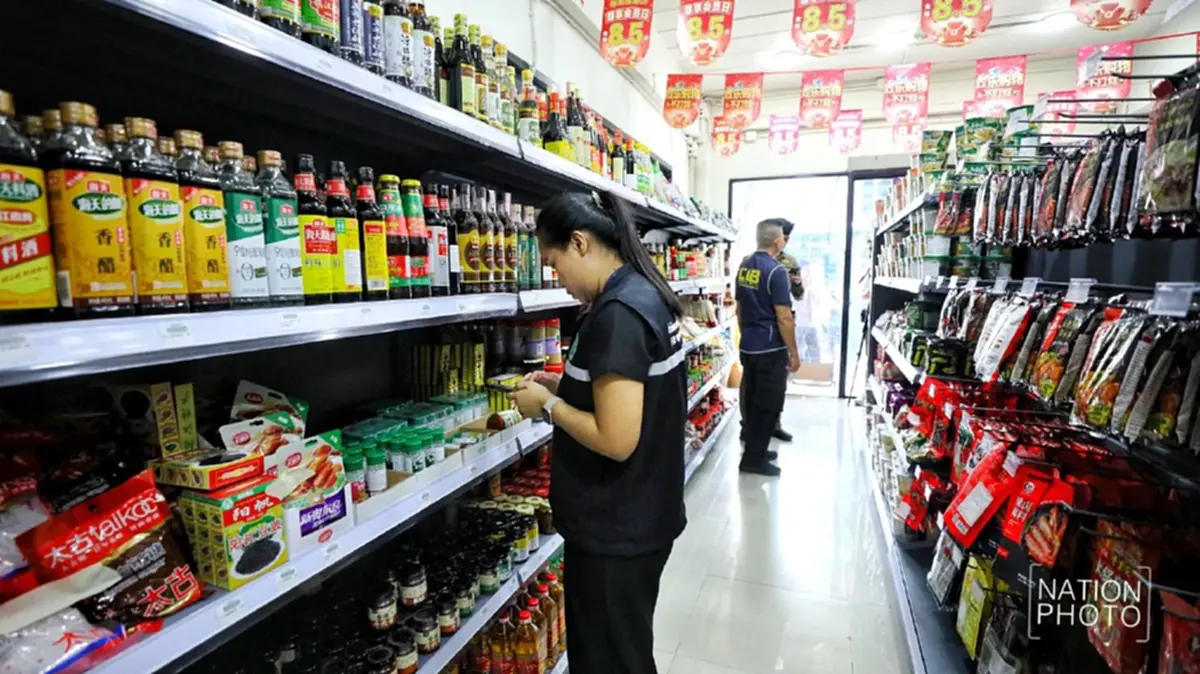 บุกทลาย 2 ซุปเปอร์มาร์เก็ตจีนกลางกรุงฯ ของนำเข้าผิดกฎหมายเพียบ