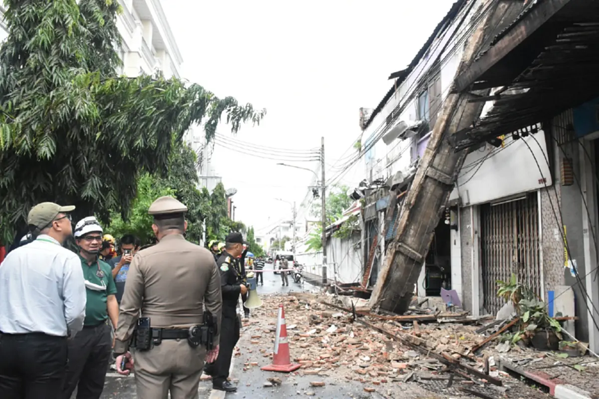 สั่งตรวจอาคารเก่าทั่วพระนคร หลังเหตุระทึก กันสาดตึก100 ปีถล่ม