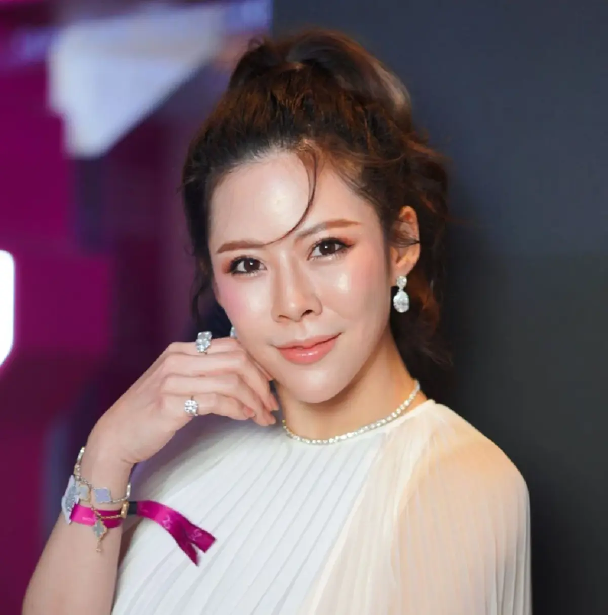 "หมอเคท" สรุปให้ชัดๆ ดราม่า "ญาญ่า–เม พรีมายา" เดือดกลางโหนกระแส