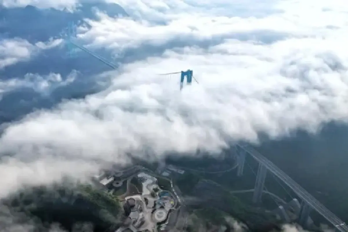 สะพานสูงสุดในโลก เปิดใช้ที่กุ้ยโจว ประเทศจีน มีความยาวรวม 2,890 เมตร