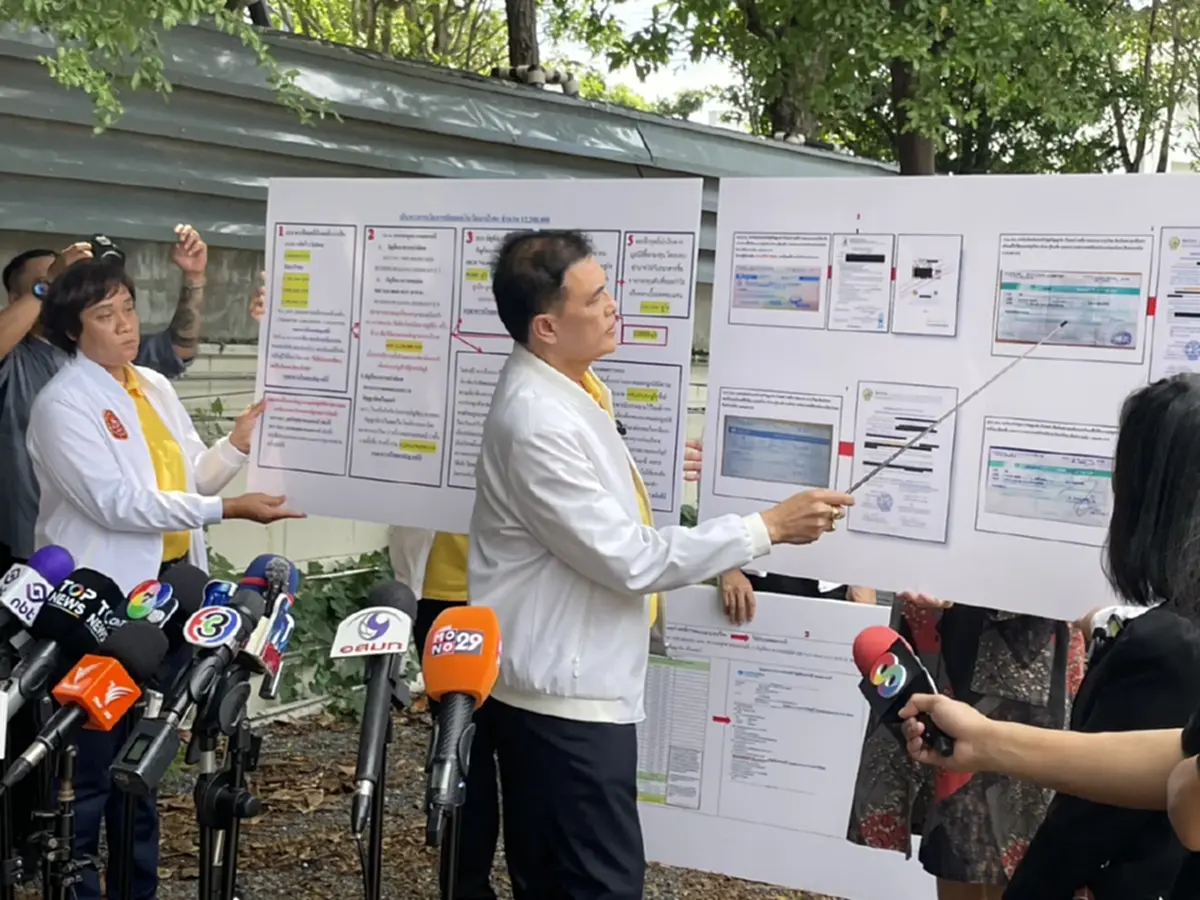 สีกายุ ยันชัดเงิน 12.2 ล้านไม่ได้อยู่ในบัญชีวัด หอบหลักฐานพบตร.