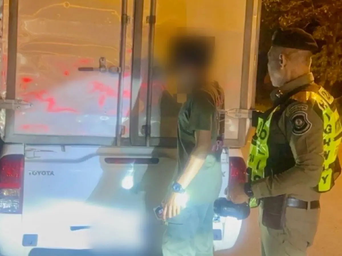 CIB จับรถตู้ทึบดัดแปลง ลักลอบขนแรงงานต่างด้าว 13 ชีวิต