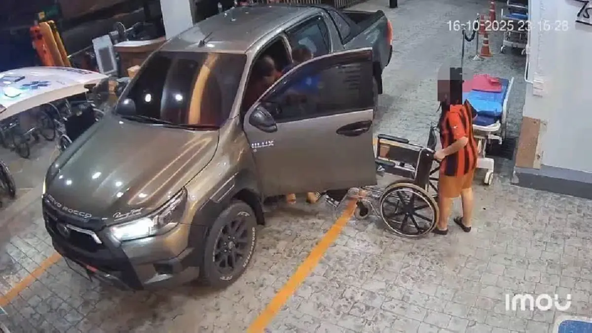 หนุ่มขับกระบะ เปิดใจเล่าอีกมุม สาเหตุจอดขวางรถฉุกเฉิน