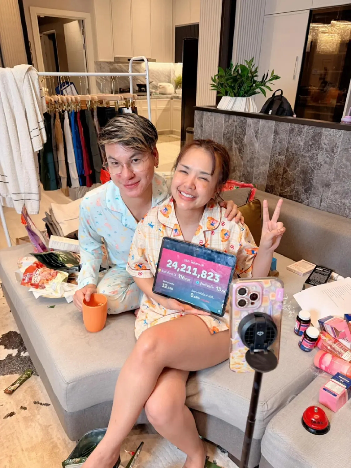 พลิกวิกฤต เจนนี่ รัชนก เปิดยอดขาย ไลฟ์มาราธอน 18 ชม. ยอดถล่มทลาย