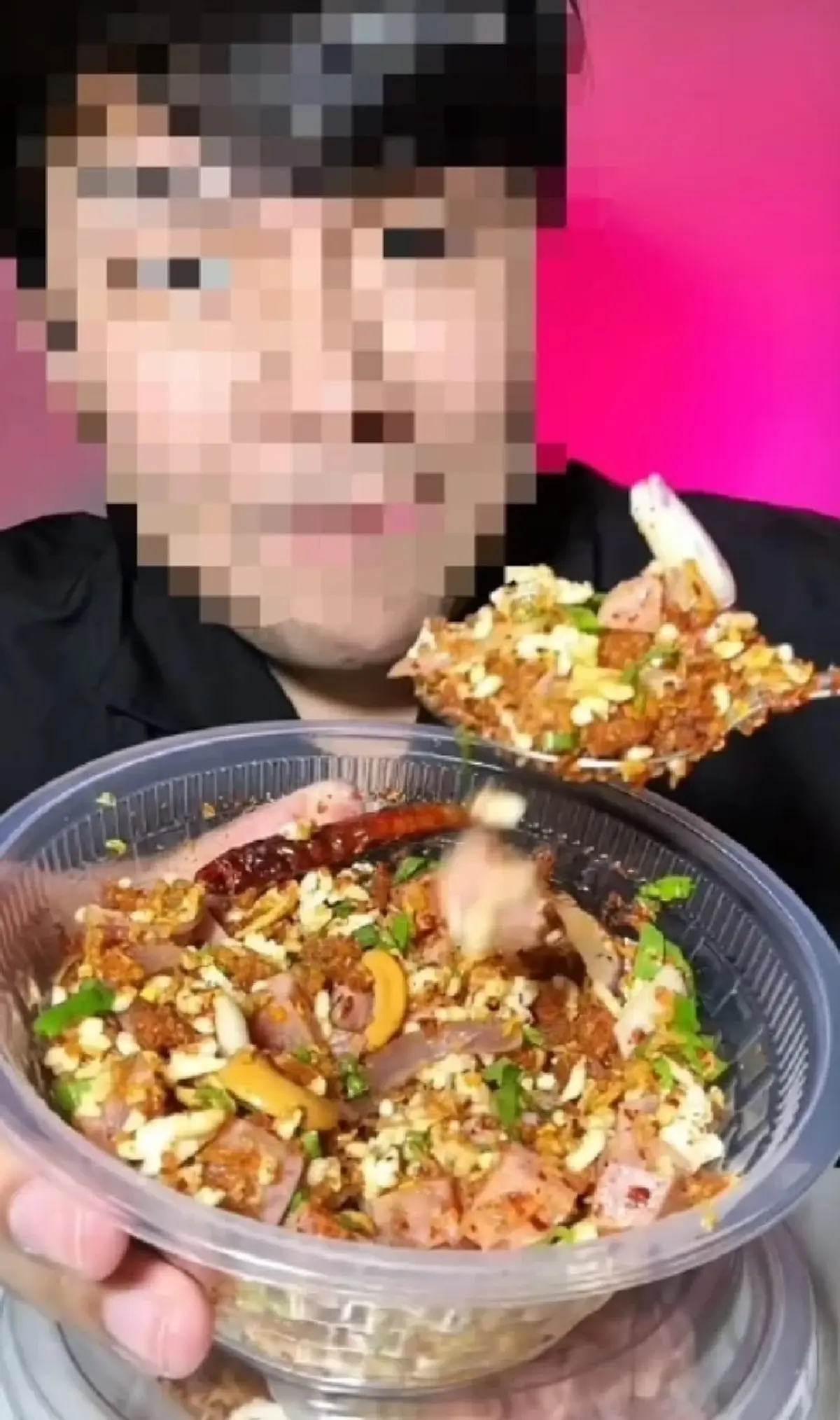 อินฟลูรีวิว ยำแหนม อั้ม พัชราภา แบบไม่อวย ลั่นดูตลาดนัด รสชาติเกินคาด