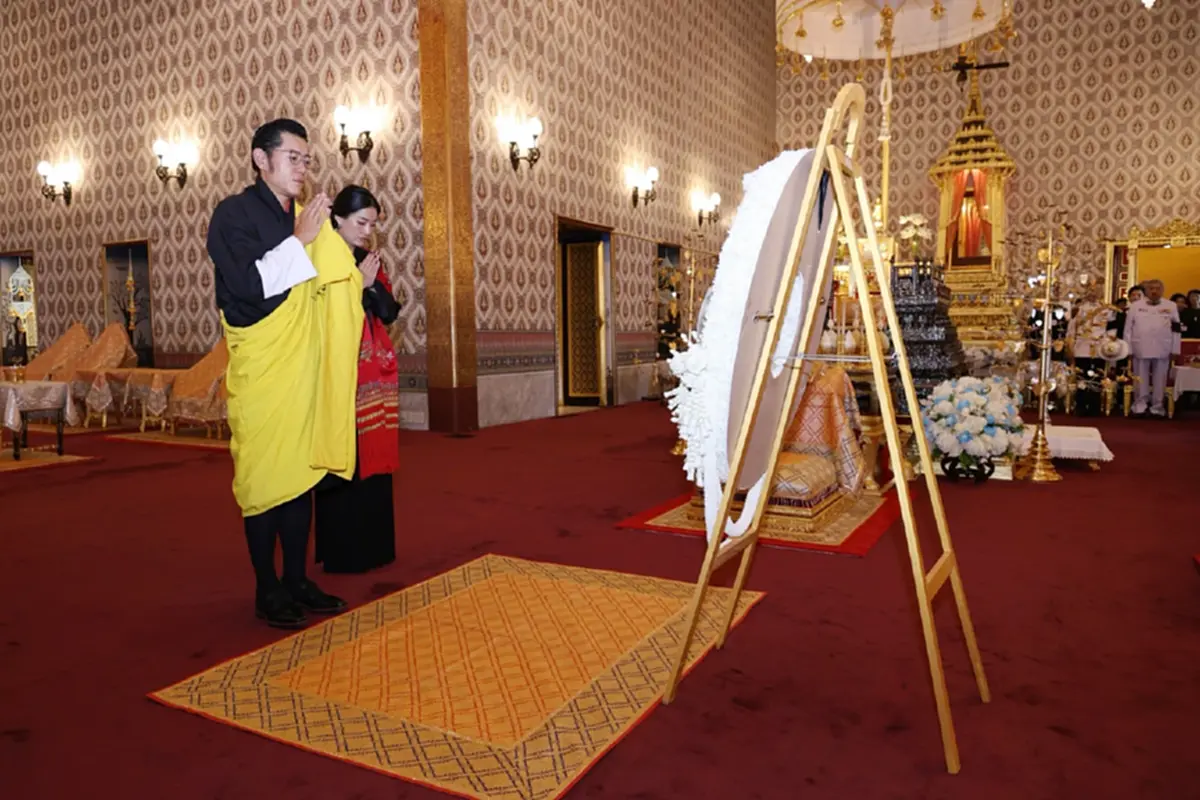 กษัตริย์จิกมี เสด็จฯเยือนไทย สักการะพระบรมศพ สมเด็จพระพันปีหลวง