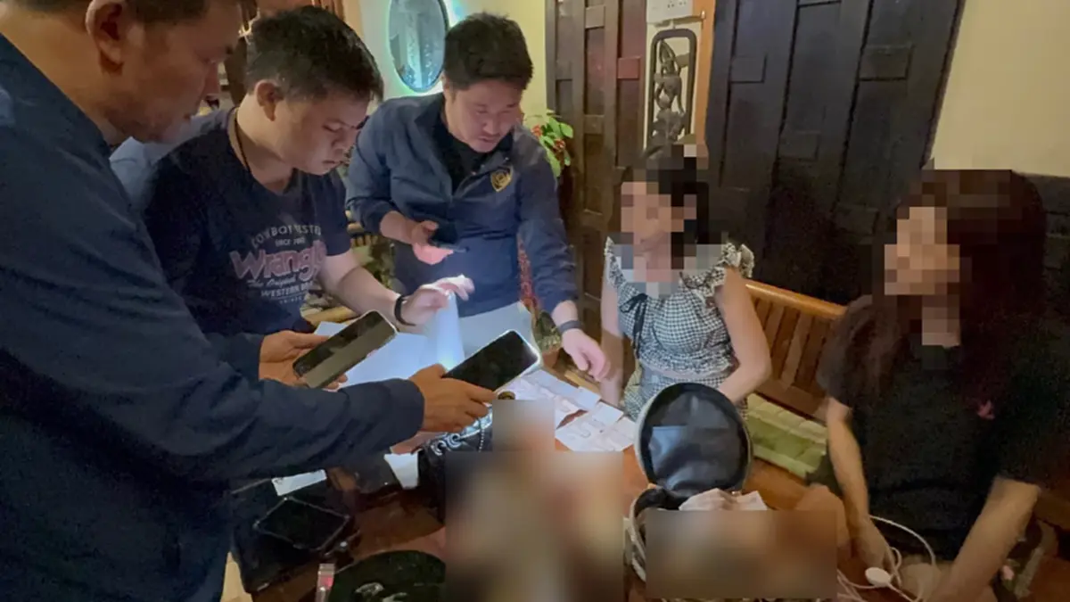 ตำรวจบางรักบุกช่วย 2 เด็กสาว 17 ถูกแม่เล้าวัย 29 หลอกมาขาย