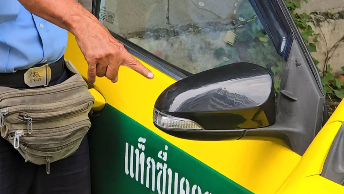 มอบตัวแล้ว หนุ่มถีบกระจกรถ เครียด-สถิติหลุด จบด้วยการไหว้ขอขมา