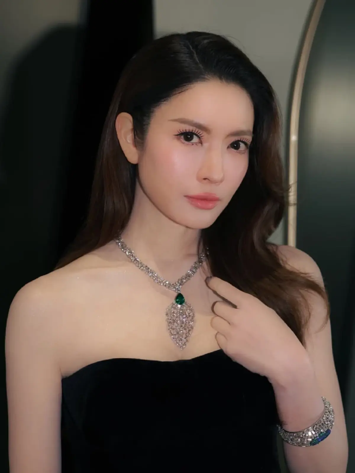 แอฟ ทักษอร น้อมรำลึกพระมหากรุณาธิคุณ สมเด็จพระพันปีหลวง