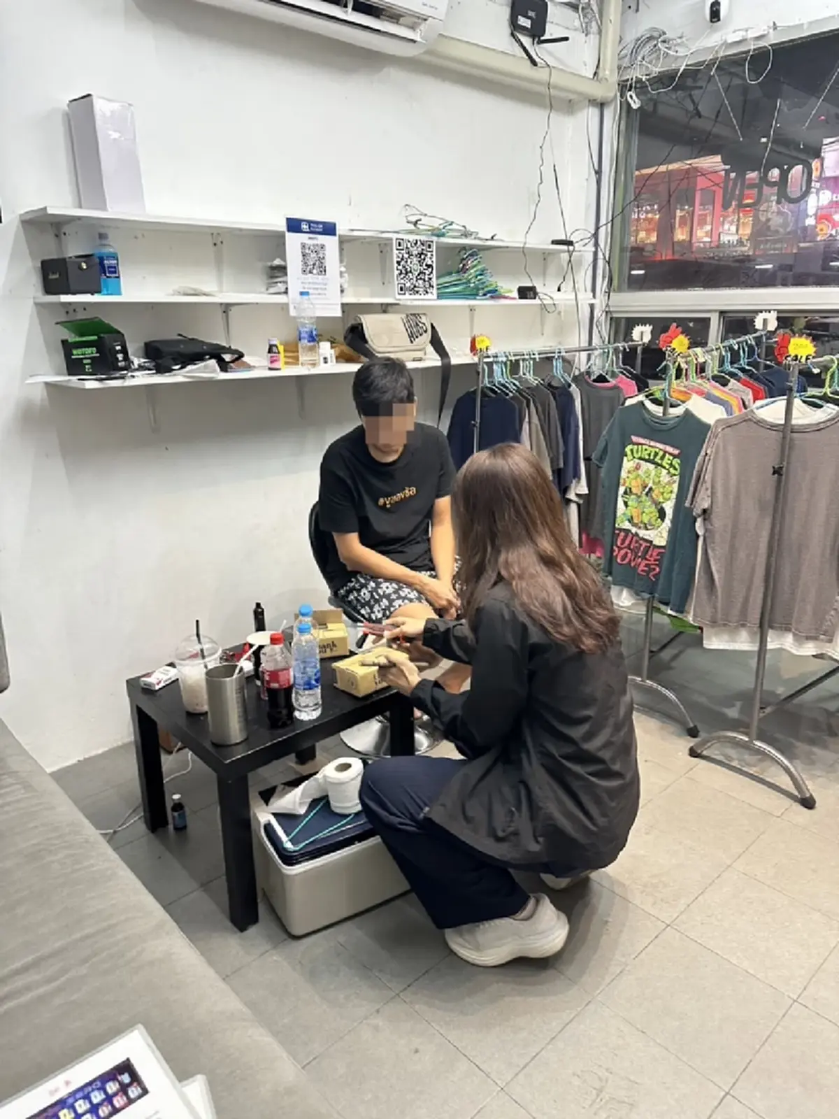 จับหนุ่มเปิดร้านเสื้อวินเทจบังหน้า ขายบุหรี่ไฟฟ้า รวยวันละหมื่น