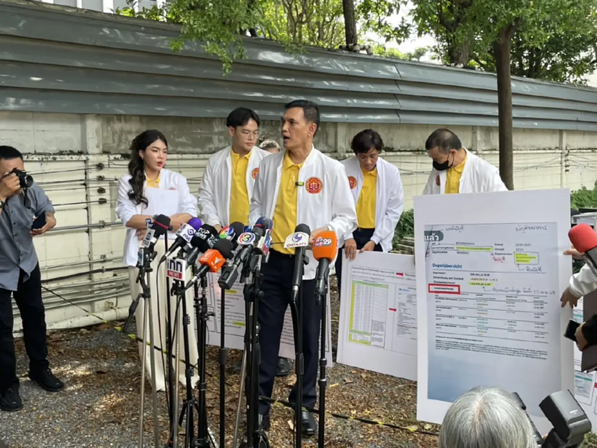 สีกายุ ยันชัดเงิน 12.2 ล้านไม่ได้อยู่ในบัญชีวัด หอบหลักฐานพบตร.