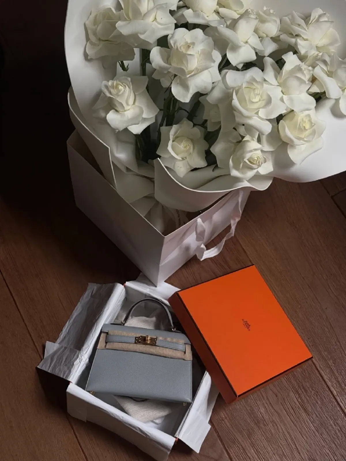 นางเอกสาว ถูกแฟนหนุ่ม ระฟ้า ทายาทอากู๋ แกรมมี่ เซอร์ไพรส์ขอแต่งงาน