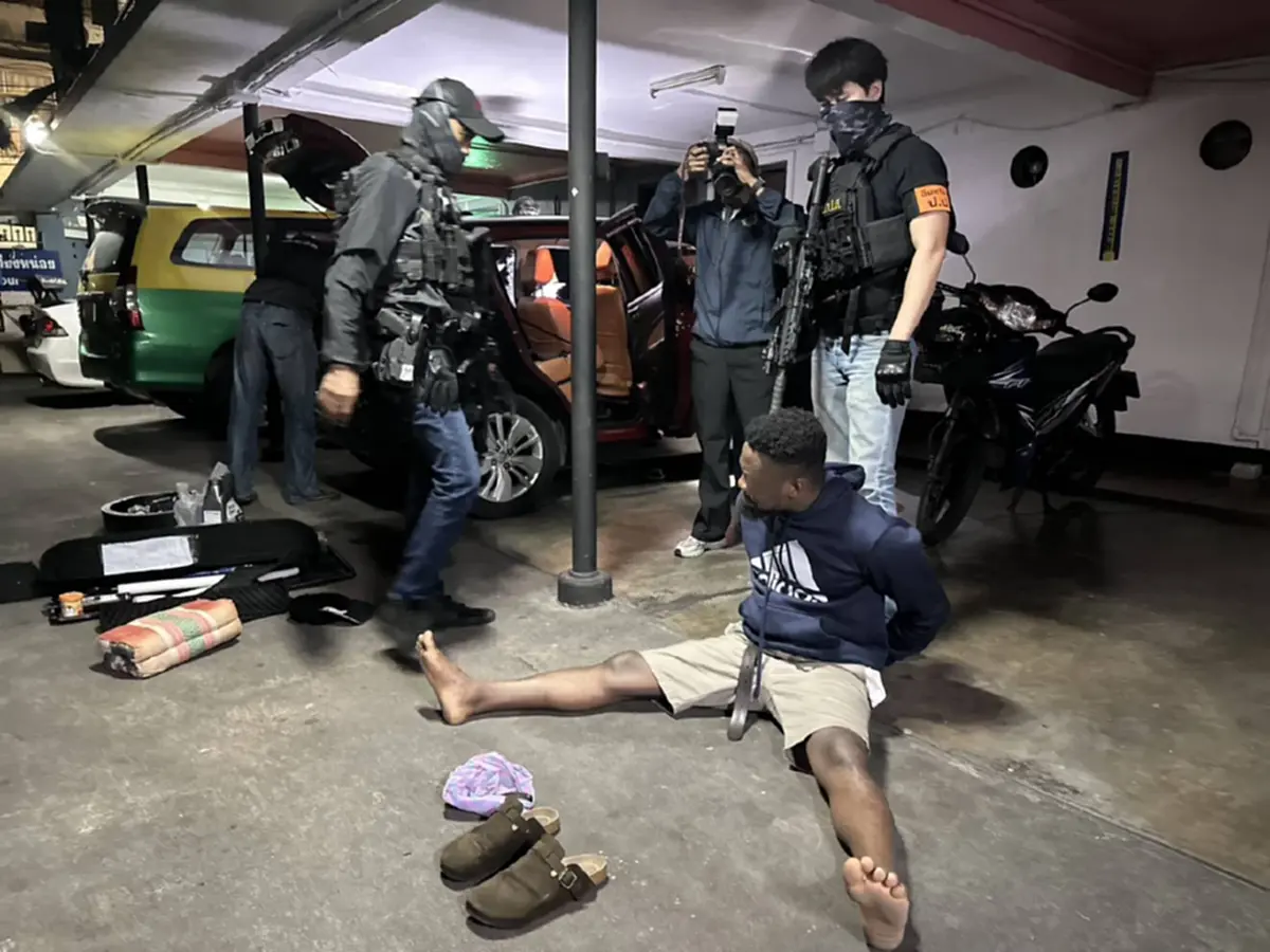 บุกจับผับดังราชปรารภ เปิดยันหว่าง ของกลางเพียบ ยิ่งค้นยิ่งพีค