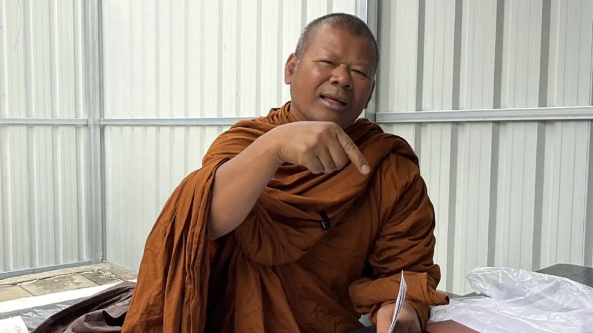 พระปีนเสา โดนไล่พ้นพิธีวันเกิดหลวงปู่ศิลา ข่มขู่-เอาพุงกระแทก