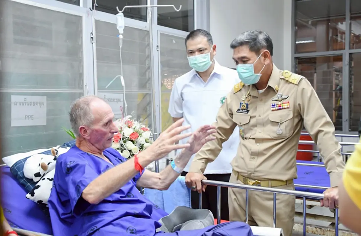 ในหลวง ราชินี ทรงรับฮีโร่ถ้ำหลวง เป็นคนไข้ในพระบรมราชานุเคราะห์