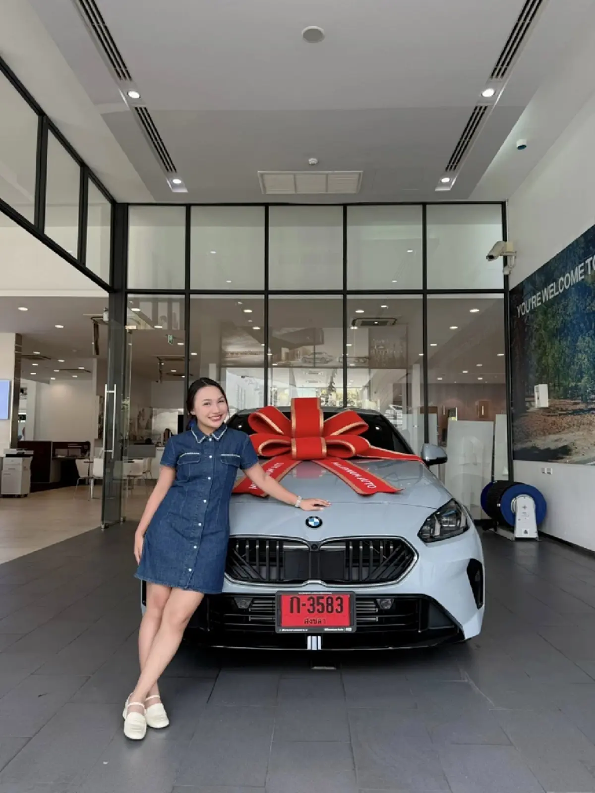 ลิลลี่ ถอยรถหรูเป็นของขวัญวันเกิด เผยทะเบียนรถสวยมาก