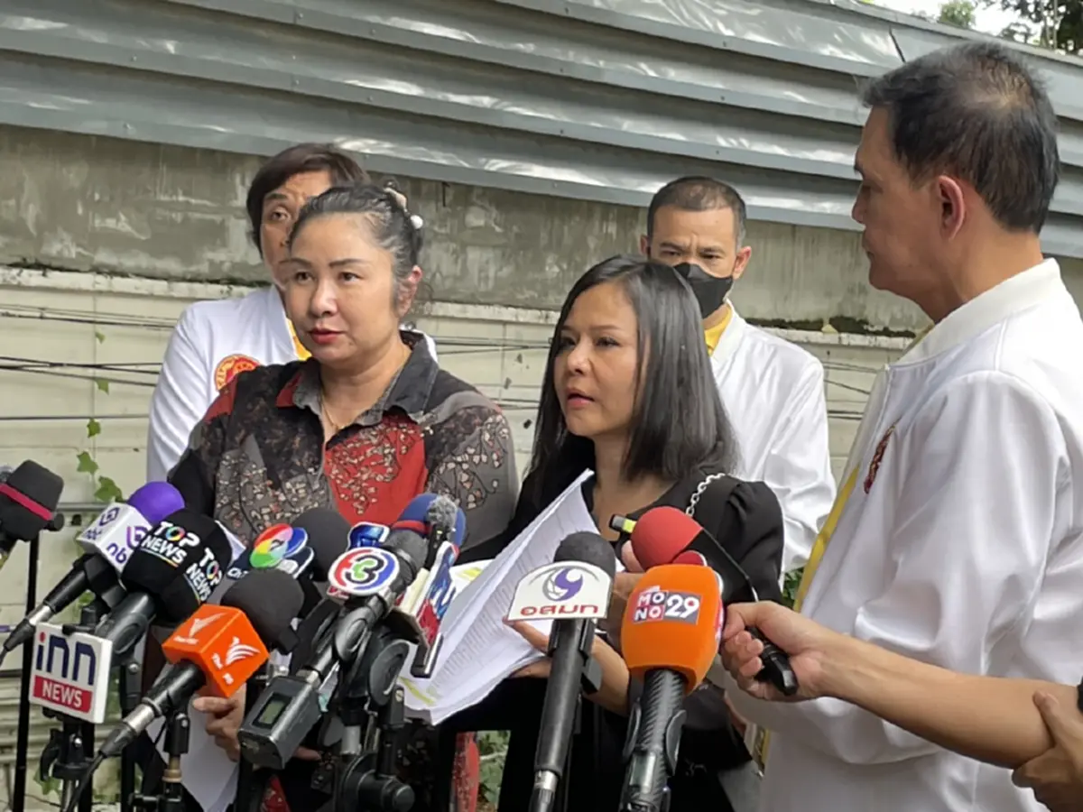 สีกายุ ยันชัดเงิน 12.2 ล้านไม่ได้อยู่ในบัญชีวัด หอบหลักฐานพบตร.