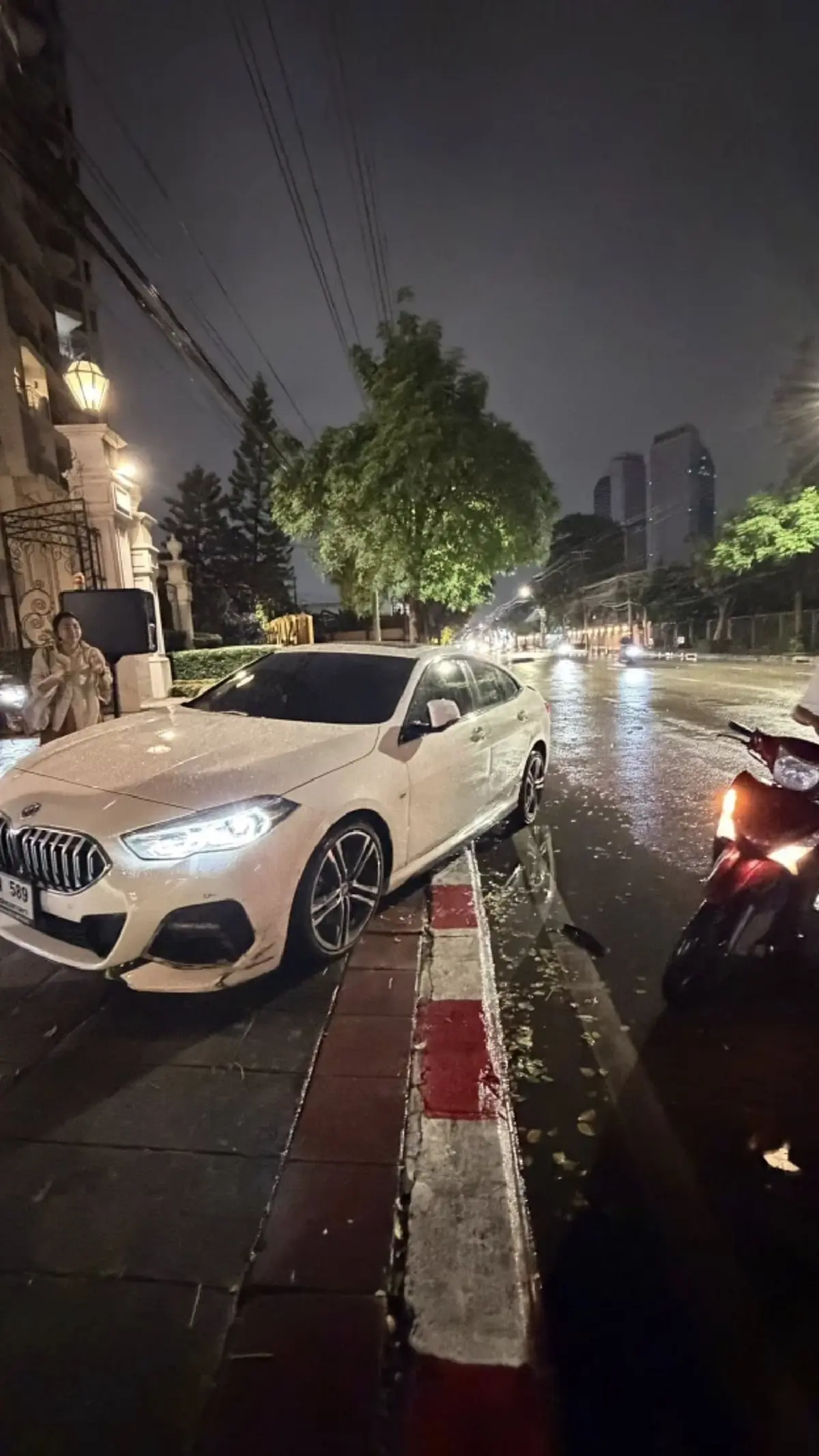 ฟาดเคราะห์ \"ธัญญ่า อาร์สยาม\" รถเกิดอุบัติเหตุ แฟนๆ แห่ส่องเลขทะเบียน