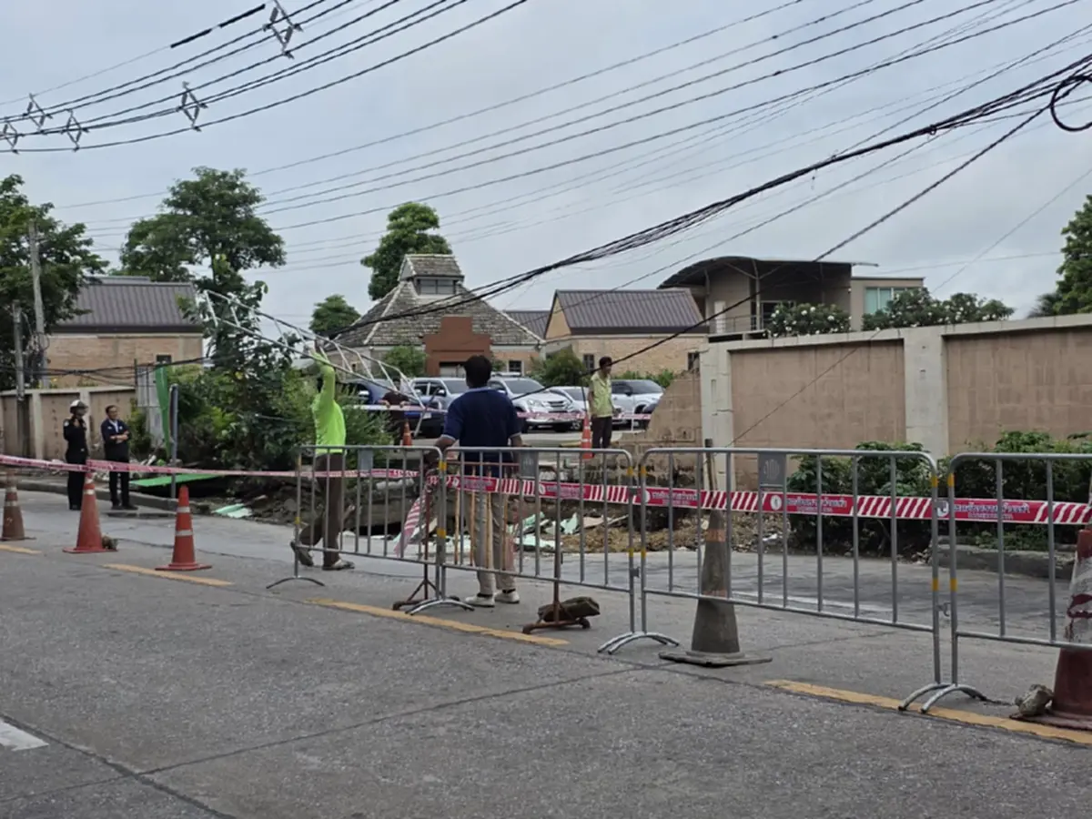 ระทึกอีก บางคอแหลม ถนนทรุดตัว 26 เมตร หน้าการไฟฟ้ายานนาวา 