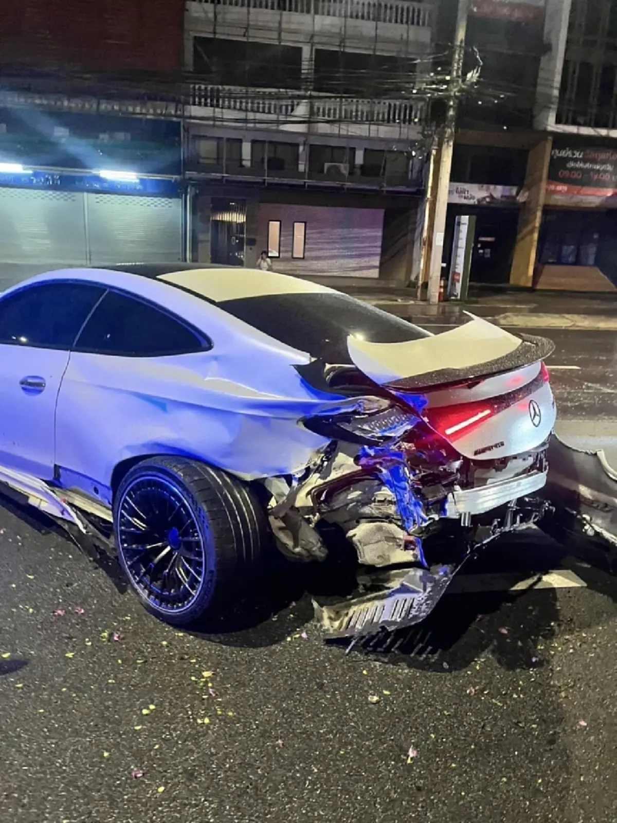 น้องพร้อม พระเอกซีรีส์ดัง ประสบอุบัติเหตุฝนตกถนนลื่นรถพังยับ