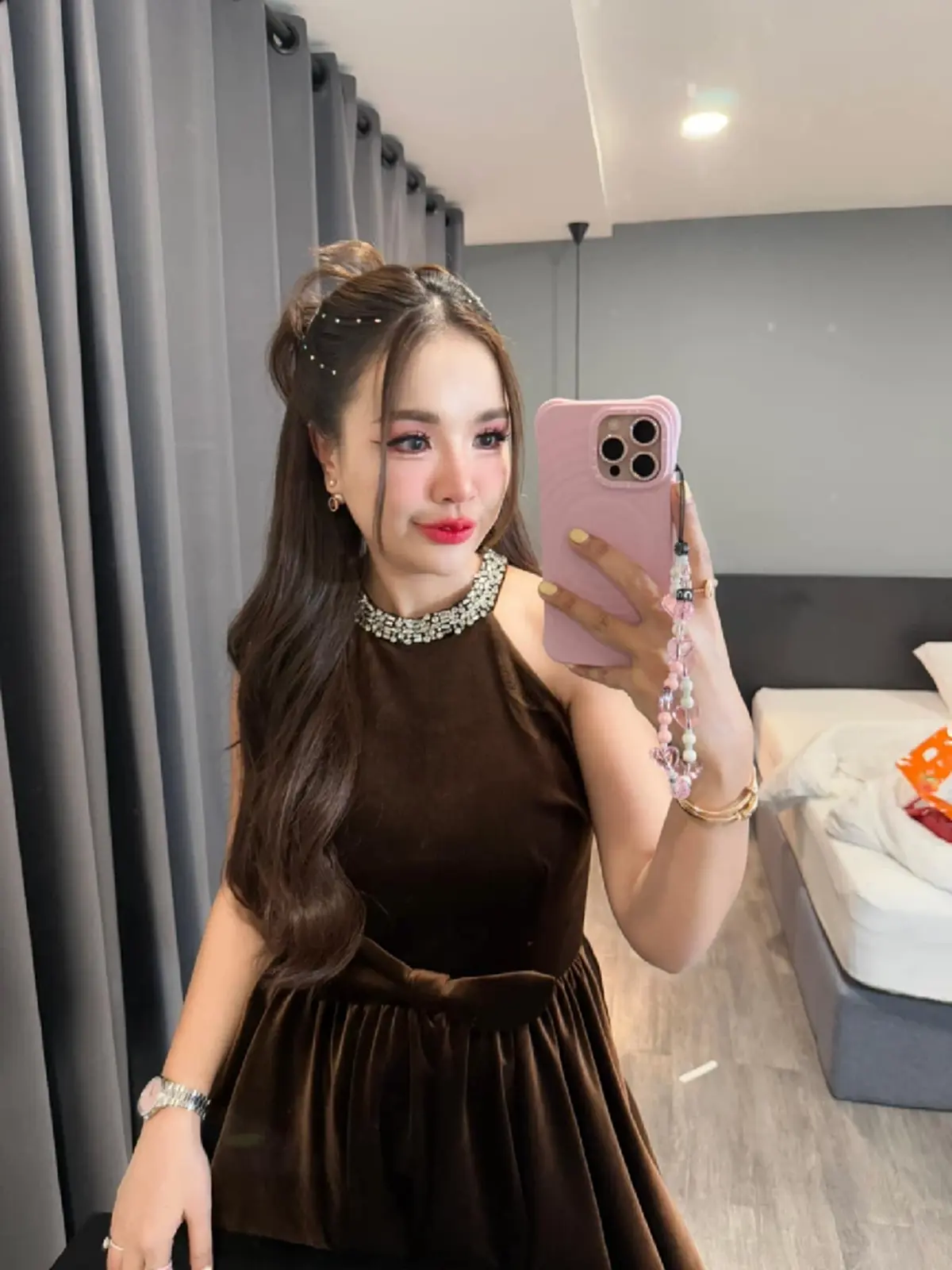 เจนนี่ รีวิวห้องน้ำบ้านหรู หลังแขกมาไลฟ์พากันงง ปุ่มกดน้ำอยู่ไหน