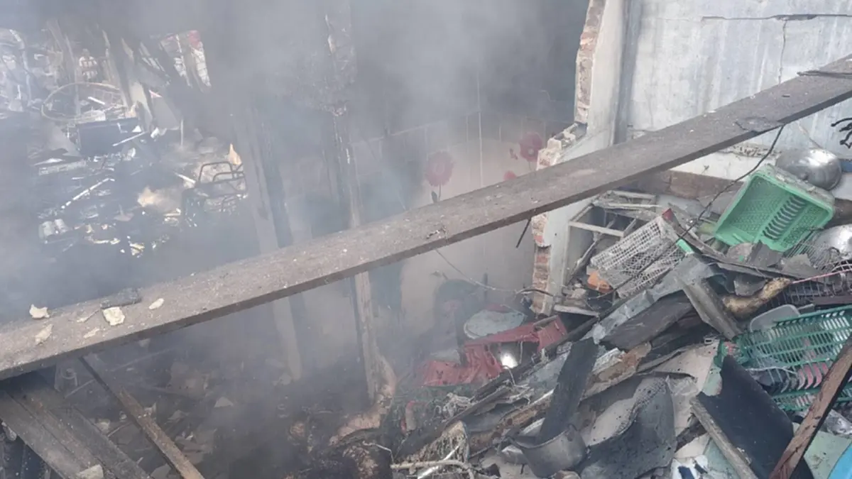 สลดใจ แก๊สระเบิดไฟไหม้บ้าน ดับ 1 ราย บาดเจ็บอีกจำนวนมาก