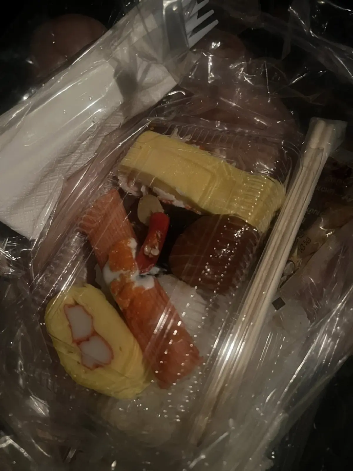 ลูกค้าอึ้งหนัก ซูชิหน้าไข่หวาน เรือนแสงสีฟ้า ตกใจคืออะไร 