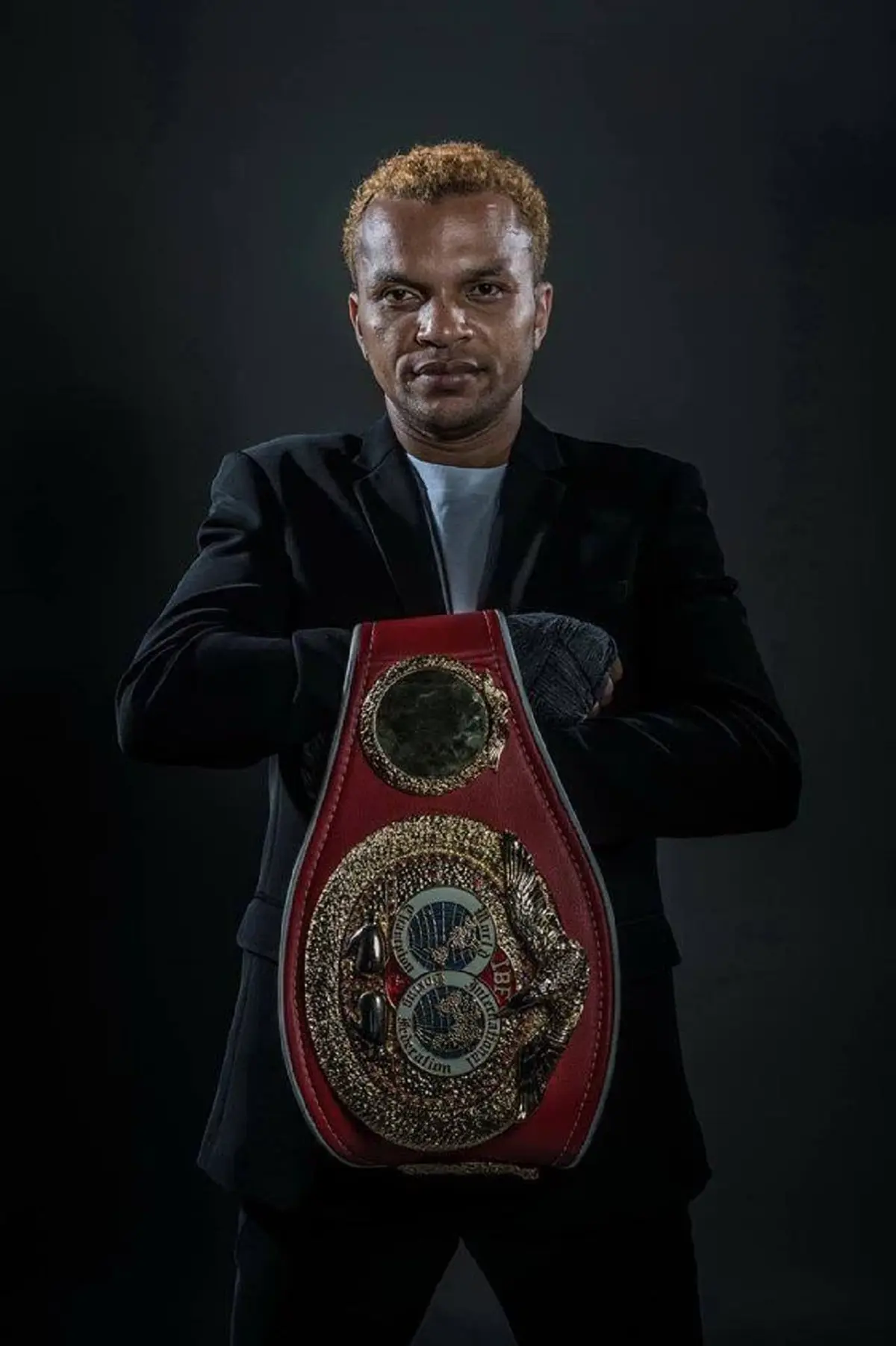 กำปั้นอดีตแชมป์โลกชาวไทย เมาหนักแลกหมัดวัยรุ่น สุดท้ายจบไม่สวย