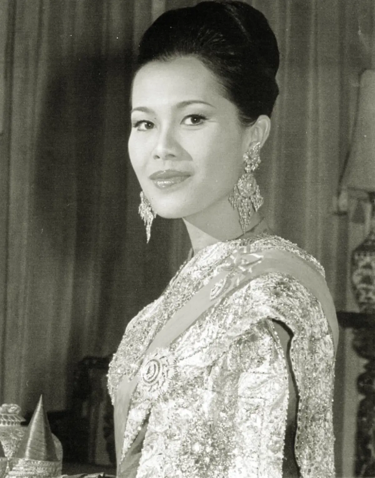 พระราชประวัติ สมเด็จพระนางเจ้าสิริกิติ์ พระบรมราชินีนาถ พระบรมราชชนนีพันปีหลวง