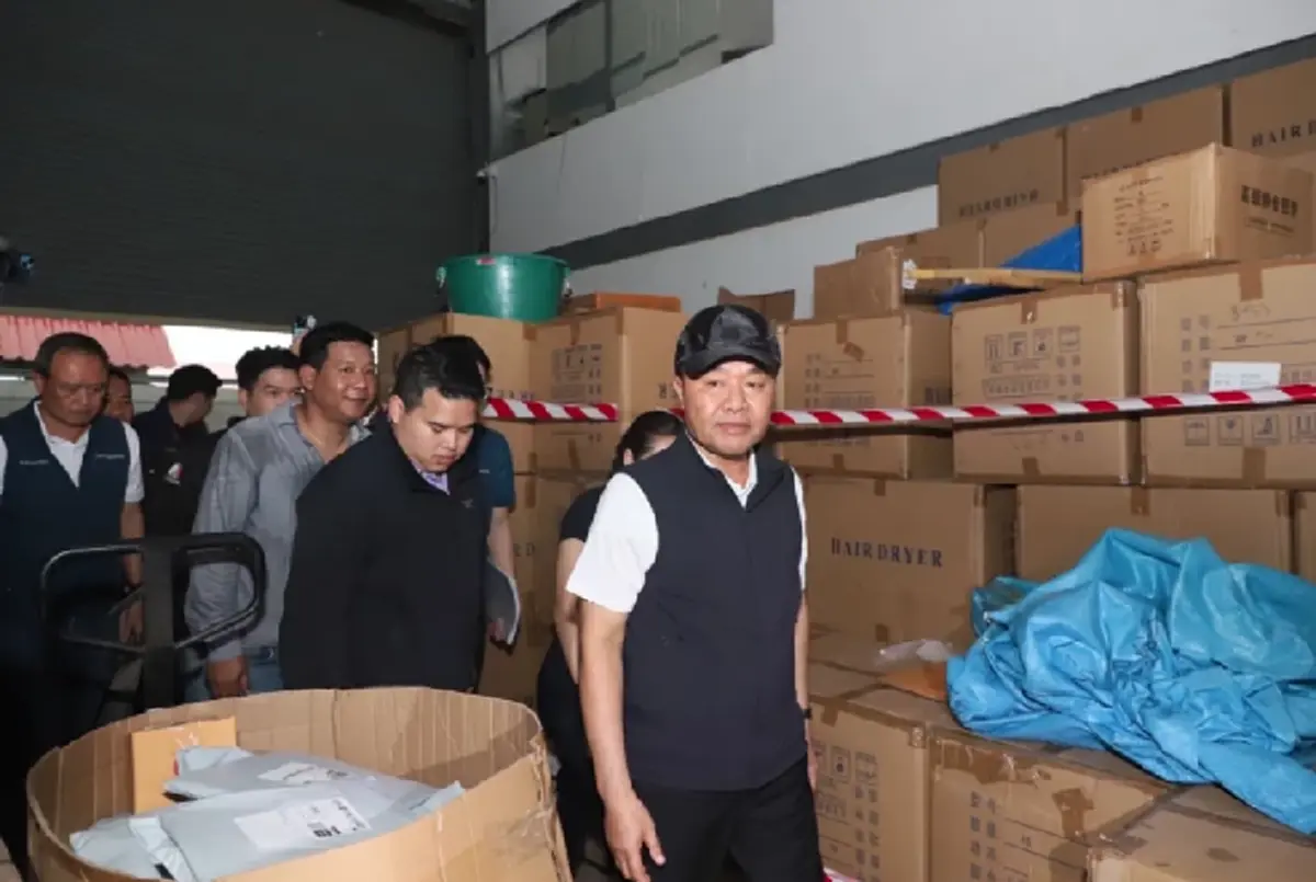 ทลายโกดัง ไดร์เป่าผมมรณะ ไล่จับสินค้าไม่ได้คุณภาพเพียบ