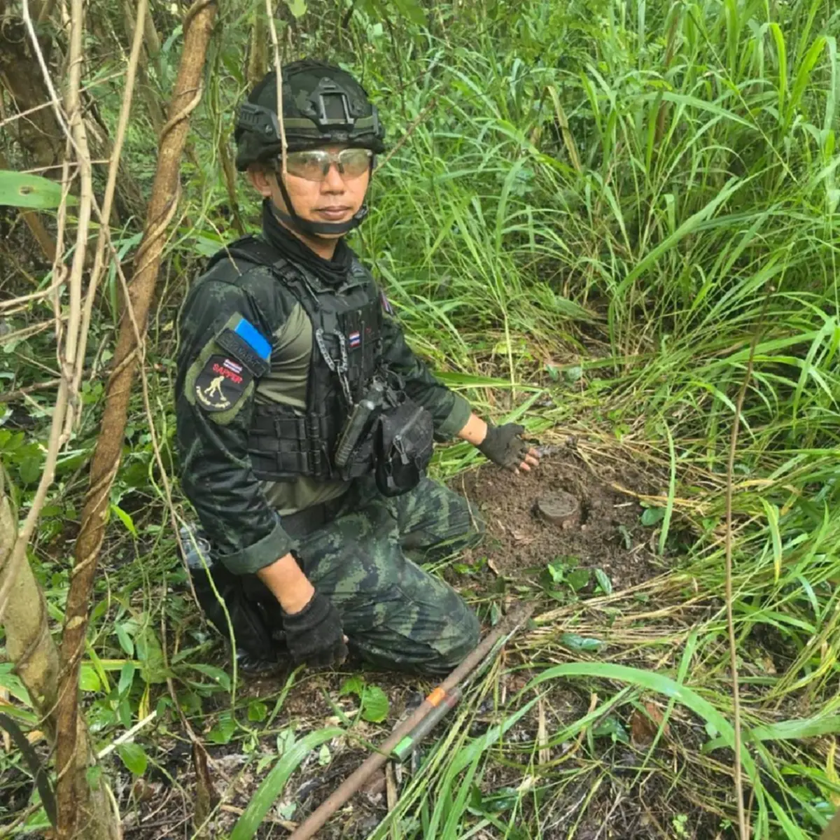 กกล.บูรพา รายงานตรวจพบทุ่นระเบิดเพิ่มอีก 2 ทุ่น ในพื้นที่บ้านหนองหญ้าแก้ว