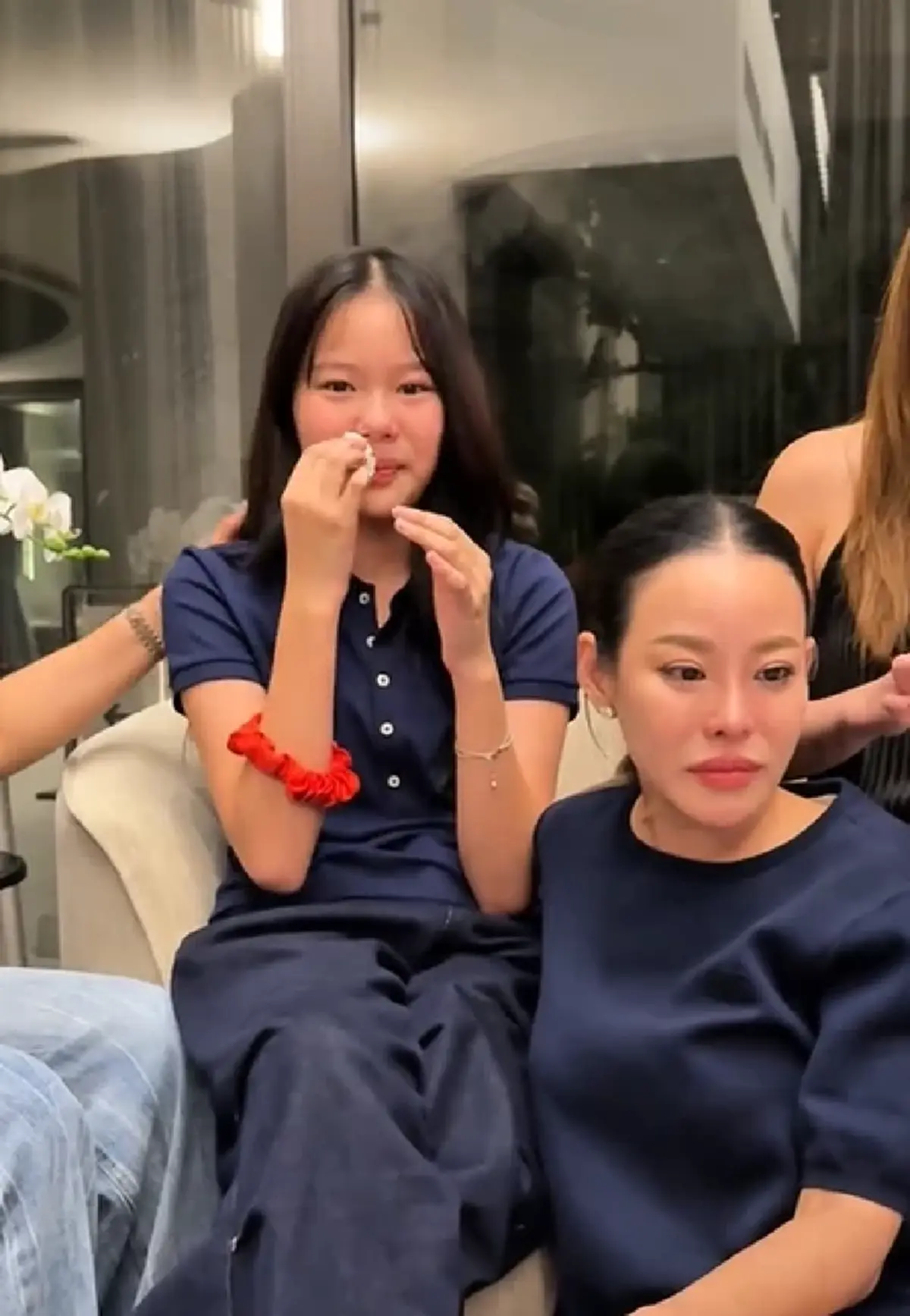 น้ำตาคลอ หนิง ปณิตา จับมือ น้องณิริน พูดเสียงสั่นถึงชีวิต 2 แม่ลูก