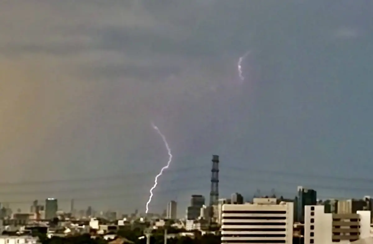 เตือน 38 จังหวัด ฝนถล่มหนัก พร้อมจับตาพายุลูกใหม่ \"พายุแมตโม\"