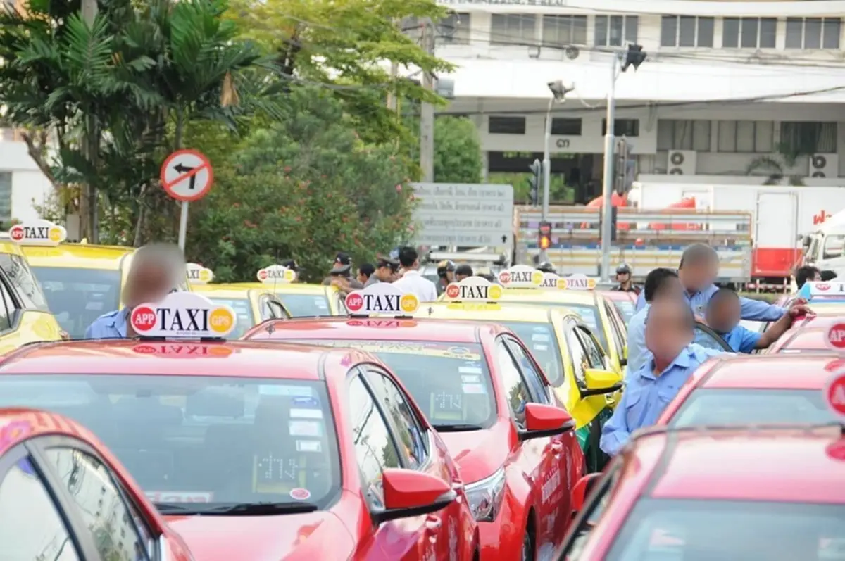 "กรมขนส่งฯ"ชี้แจง ข่าวว่อนเน็ต ขึ้นค่าแท็กซี่ ช่วงเร่งด่วน-รถติด
