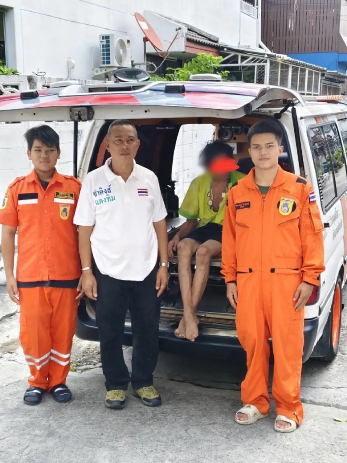 สุดใจดำ ลูกเมียขับรถพาคุณตา วัย 80 มาทิ้งให้อดอยากข้างถนน