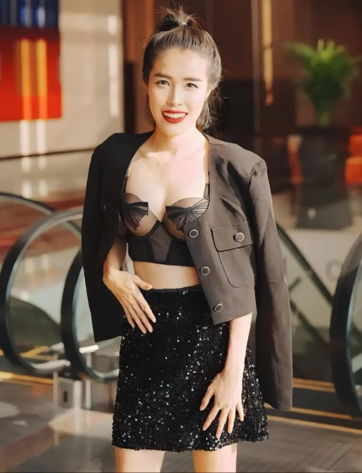 ไม่ธรรมดา รู้จัก อีฟ กาญจนา ประธานหญิงแห่งมูลนิธิกันจอมพลัง