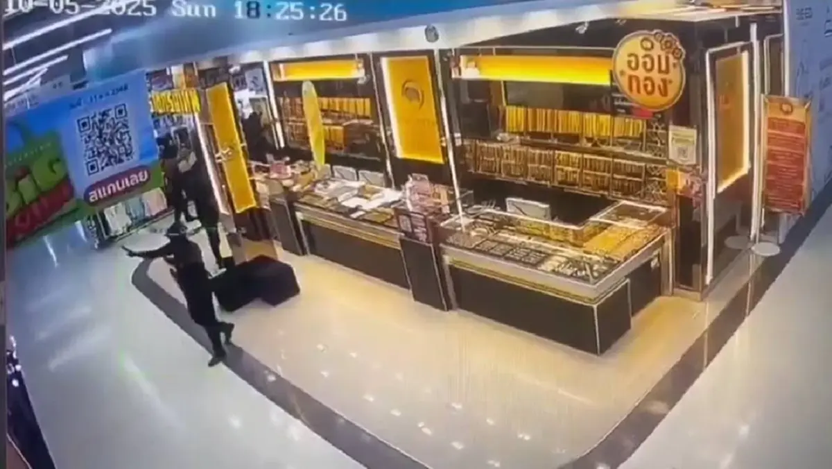 นาทีปล้นทอง36ล้าน แก๊งคนร้ายอาวุธครบมือ คาดเผ่นหนีมาเลย์ฯแล้ว