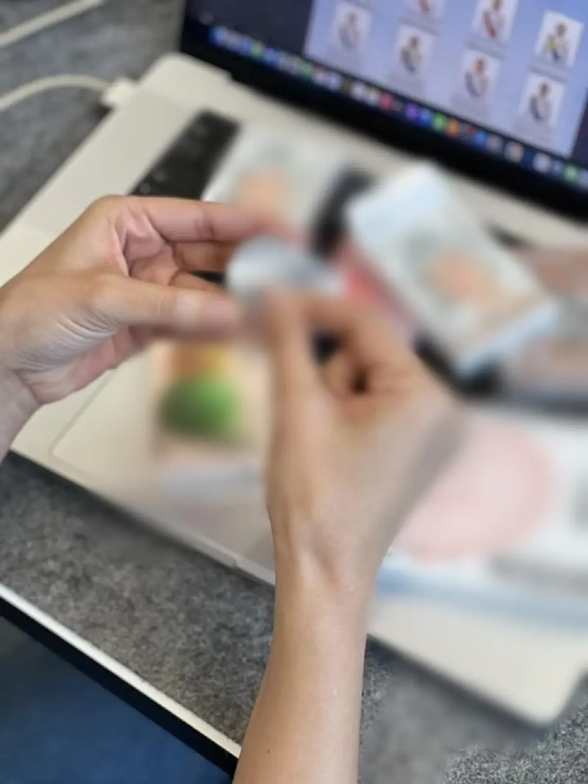 ตร.รีวิวใส่คอนแทคเลนส์ยี่ห้อดัง ที่ยึดมา ผลคือรู้เรื่องทันที