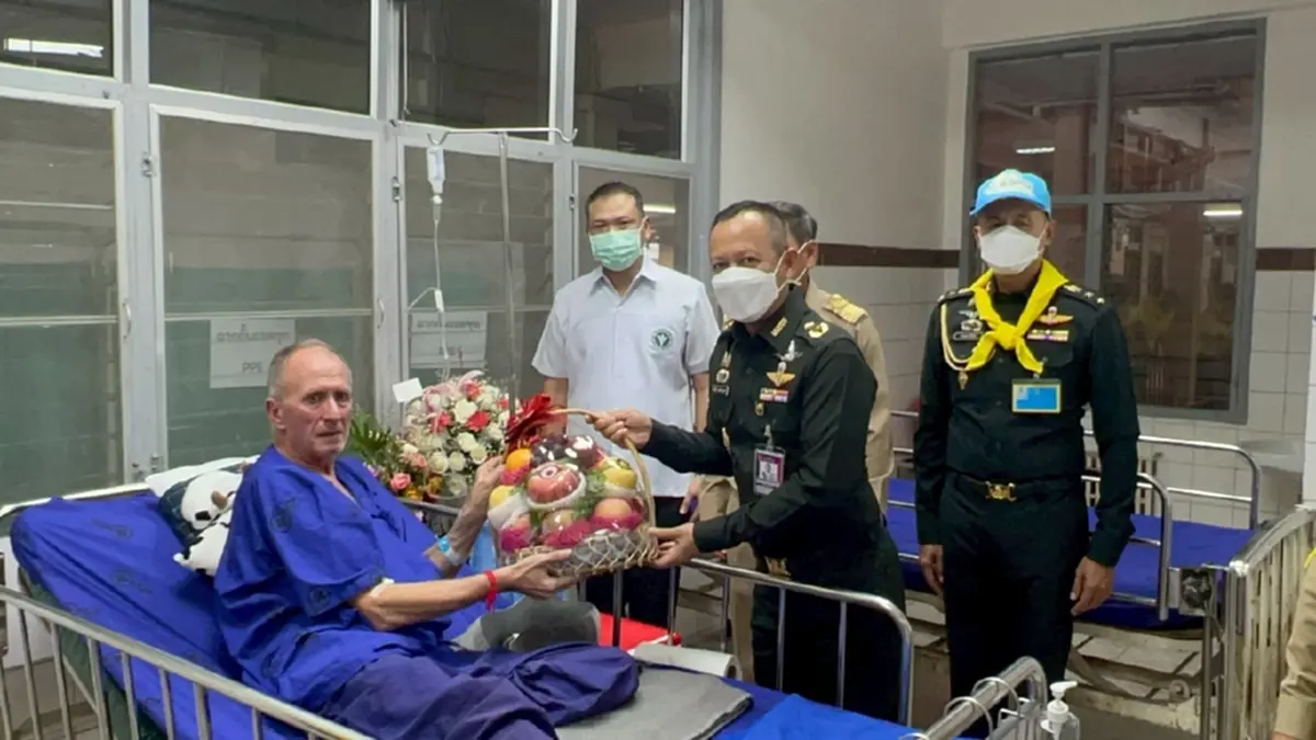 ในหลวง ราชินี ทรงรับฮีโร่ถ้ำหลวง เป็นคนไข้ในพระบรมราชานุเคราะห์