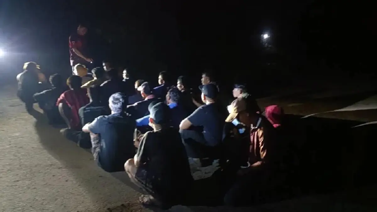 กกล.บูรพา จับแรงงานกัมพูชา 37 คน ลักลอบเข้าไทยแนวชายแดนโคกสูง