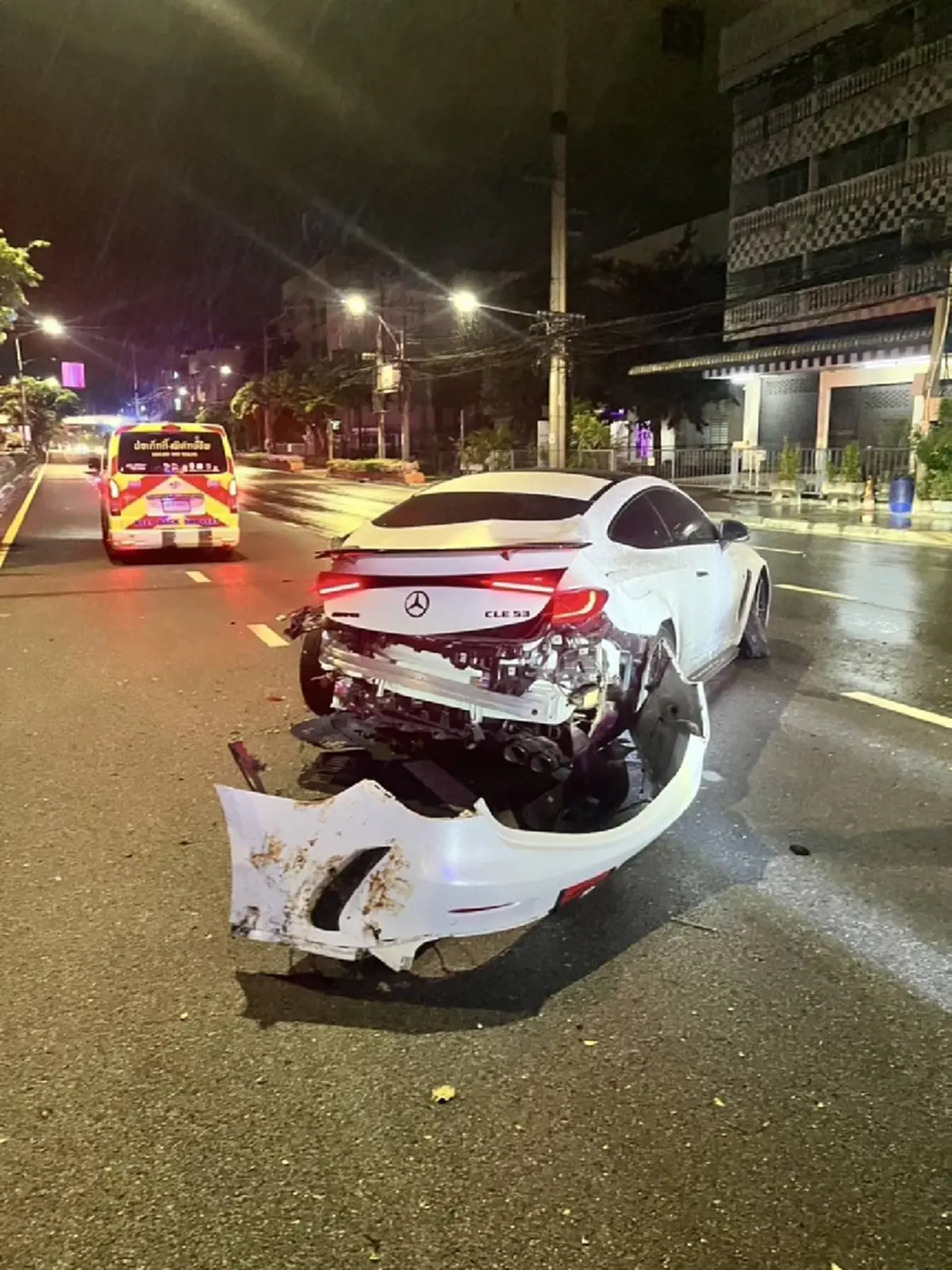 น้องพร้อม พระเอกซีรีส์ดัง ประสบอุบัติเหตุฝนตกถนนลื่นรถพังยับ